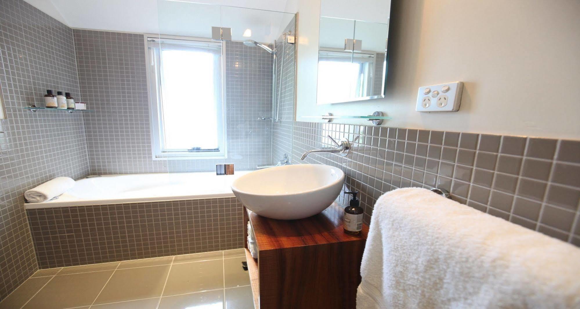 Twofourtwo Boutique Apartments Launceston Zewnętrze zdjęcie