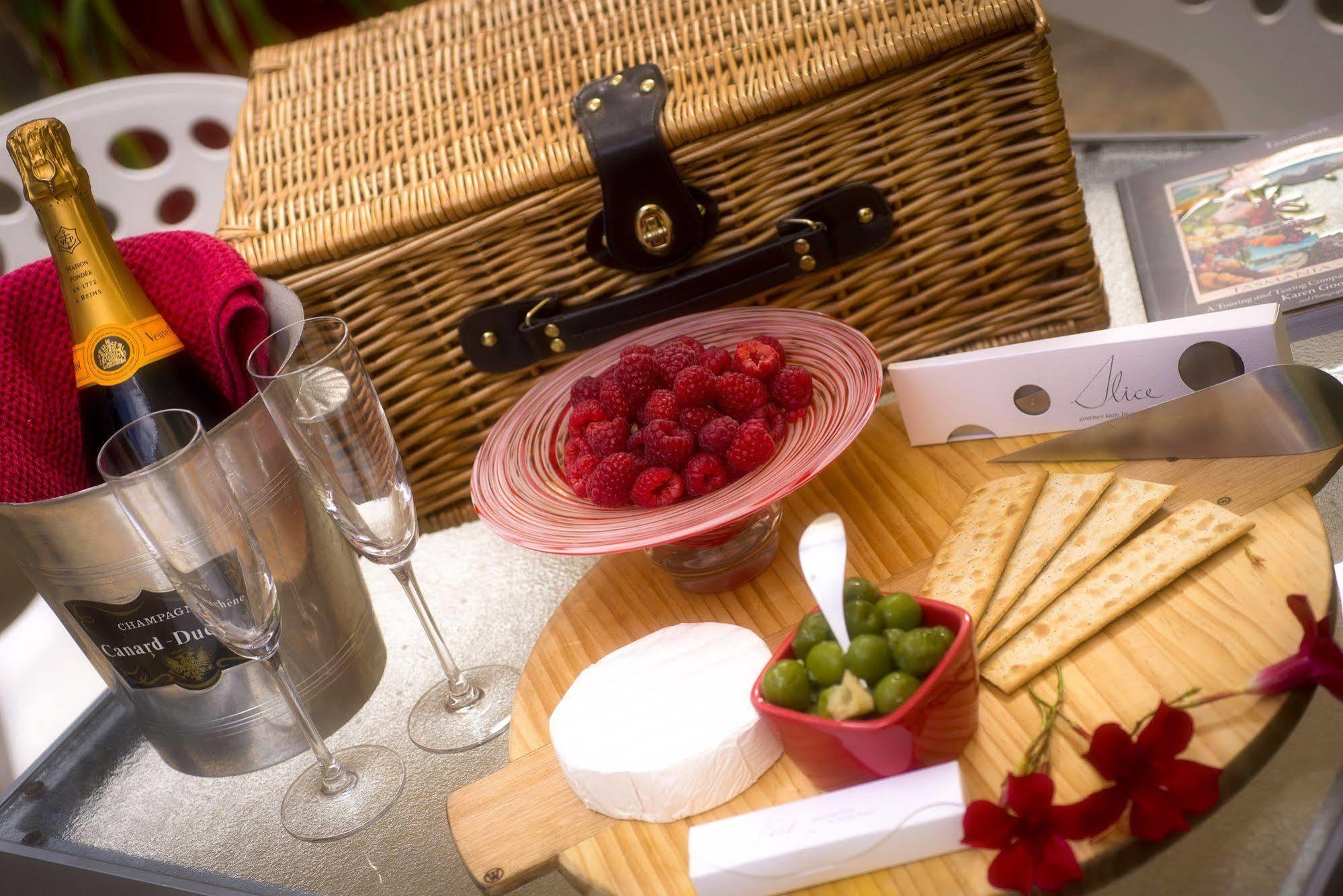 Twofourtwo Boutique Apartments Launceston Zewnętrze zdjęcie